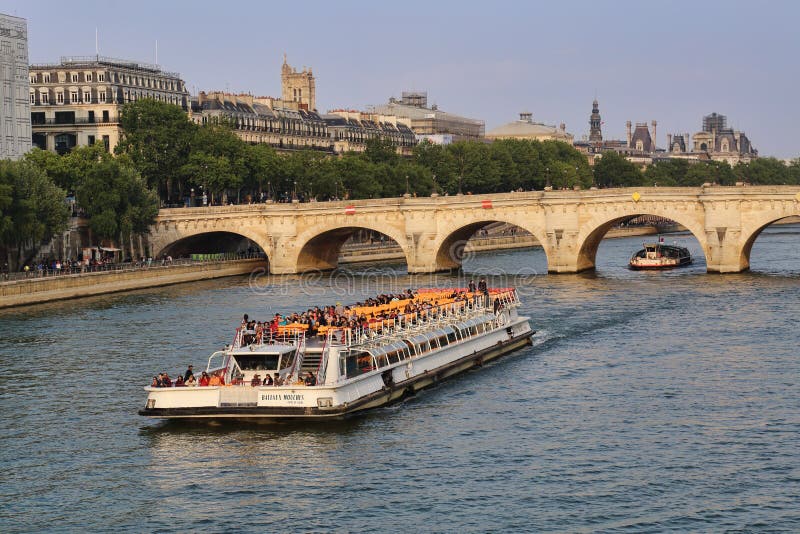 tourist boat paris seine