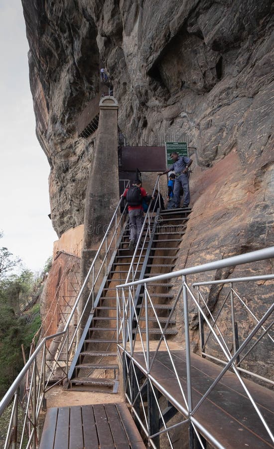 Touristen Wandern Auf Einem Wanderweg Zur Festung Sigiriya Rock Sri Lanka Redaktionelles Foto