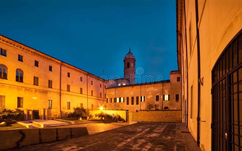 Touristenattraktionen Von Ravenna Stockfoto Bild von gebäude, antike