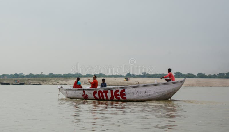 Download Touristisches Boot Auf Dem Ganges In Varanasi, Indien Redaktionelles Foto - Bild von indisch, ethnisch: 96925051