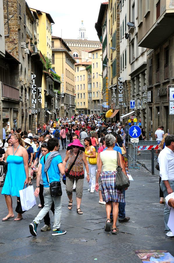 Tourists In Florence, Italy Editorial Photography - Image of building ...