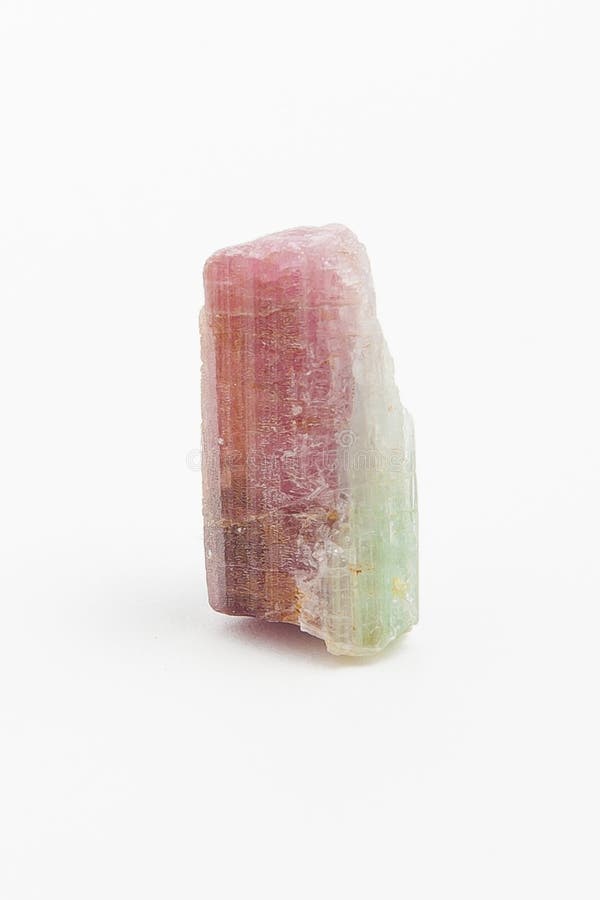 Tourmaline de pastèque de minerai sur le fond blanc image stock Tourmaline de pastèque de minerai sur le fond blanc image stock