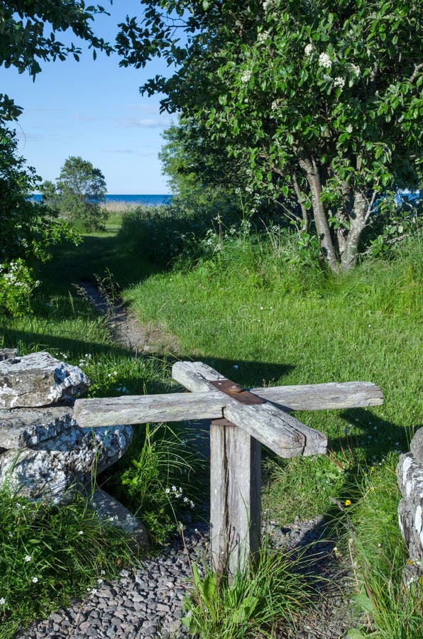 Tourniquet en bois photo stock. Image du rotation, canalisation 31691850