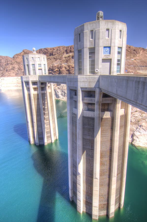 tour de prise d'eau barrage