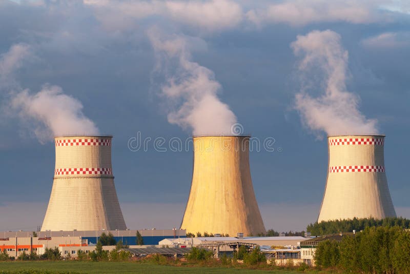 Tours de refroidissement de centrale photos stock Tours de refroidissement de centrale photos stock