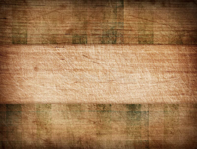 Tovaglia a strisce di lerciume sul tagliere di legno fotografia stock Tovaglia a strisce di lerciume sul tagliere di legno fotografia stock