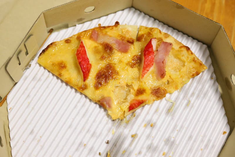 Tover pizza in bovenaanzicht stock fotografie