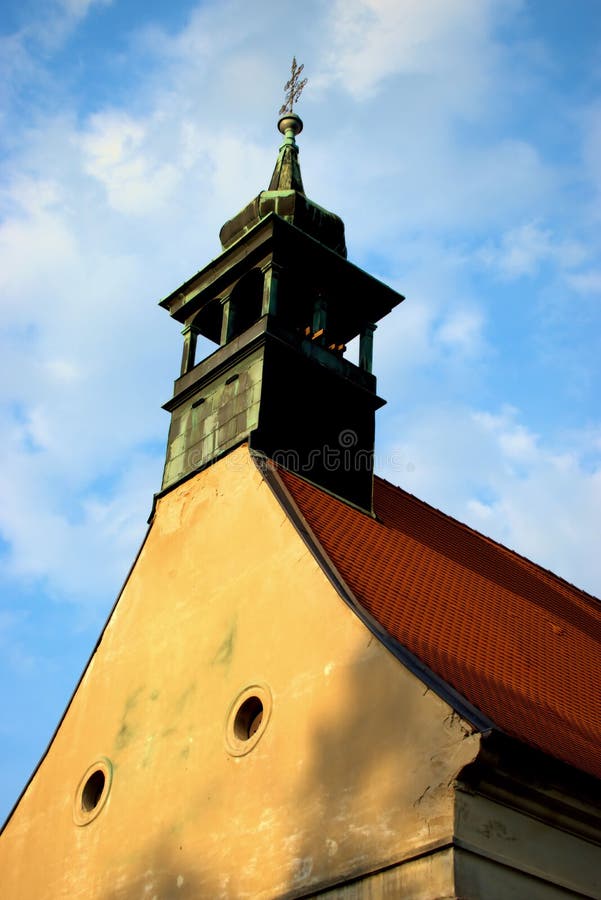 Věž katolického kostela v Bratislavě na Slovensku 11.9.2020
