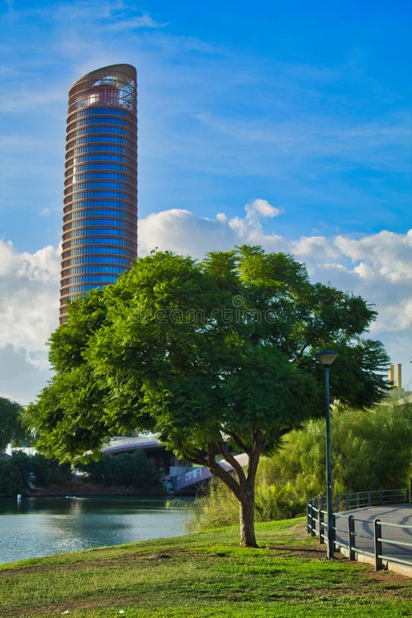 Tower Pelli Seville and river