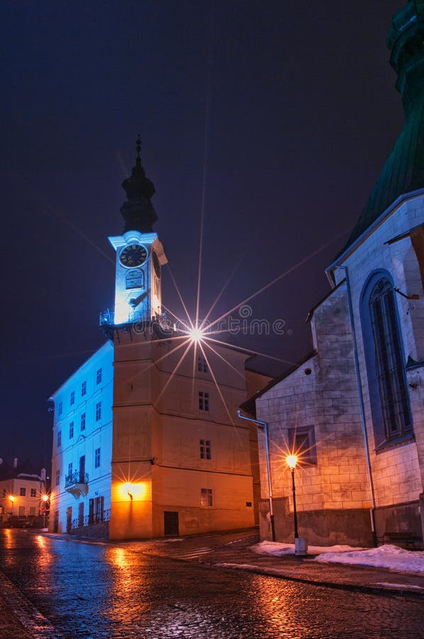 Radnica v Banskej Štiavnici počas zimného večera