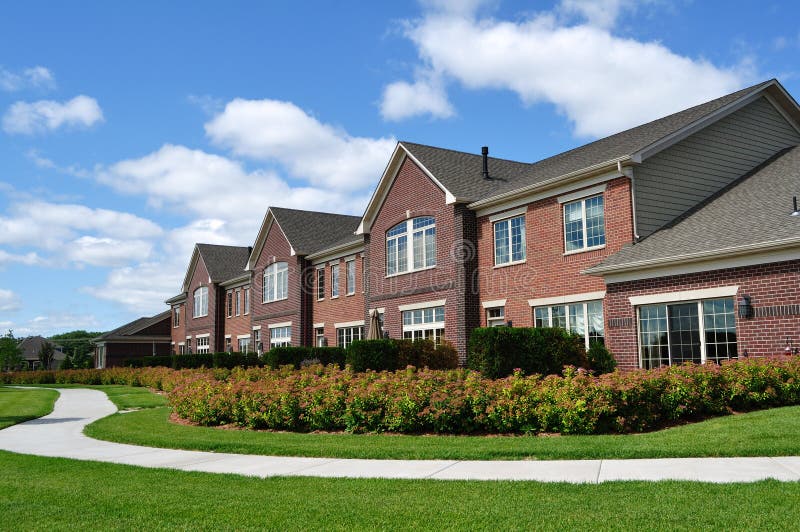 Townhomes de lujo suburbanos imágenes de archivo libres de regalías Townhomes de lujo suburbanos imágenes de archivo libres de regalías