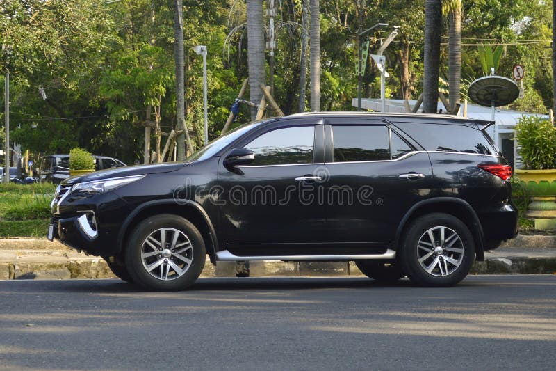 Toyota Fortuner VRZ SUV editorial photography. Image of minibus - 275260197