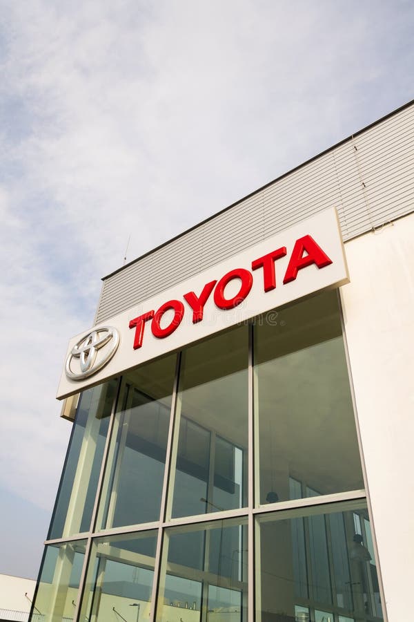 Toyota Dealership Logo / Toyota Logo On A Dealership. Editorial Stock