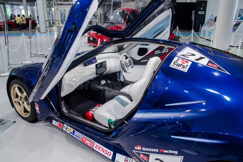 Toyota TES-ERA EV, veicolo elettrico presentato nella sala d'esposizione di Odaiba Tokyo, Giappone immagine stock libera da diritti Toyota TES-ERA EV, veicolo elettrico presentato nella sala d'esposizione di Odaiba Tokyo, Giappone immagine stock libera da diritti