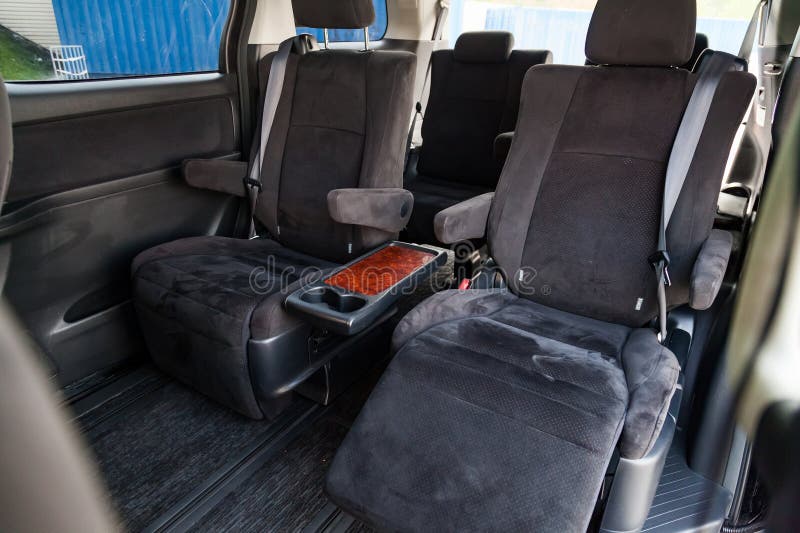 Toyota vellfire giappone lussuosa visione interna della minivia giapponese con sette posti a sedere per passeggeri e sedie da capi fotografia stock