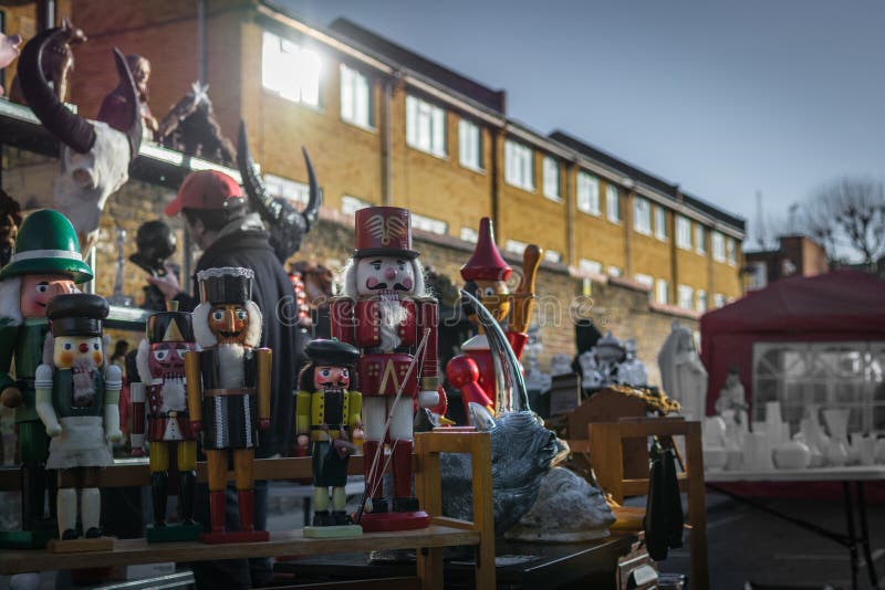 Toys and puppets at Porto bello road market London. In a sunny saturday near a typical brick-wall and a palace with reflecting window stock images Toys and puppets at Porto bello road market London. In a sunny saturday near a typical brick-wall and a palace with reflecting window stock images