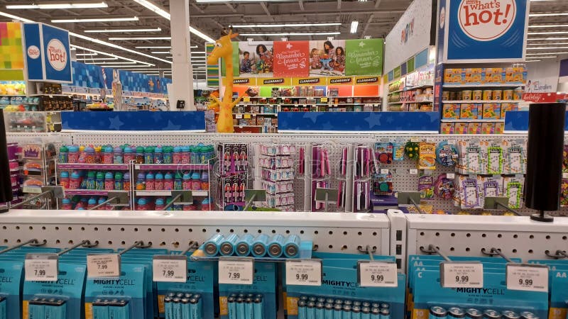 Toys R Us store in Canada editorial stock photo. Image of toronto - 302408258