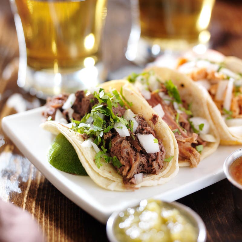 Três Tacos Mexicanos Autênticos Foto de Stock - Imagem de três