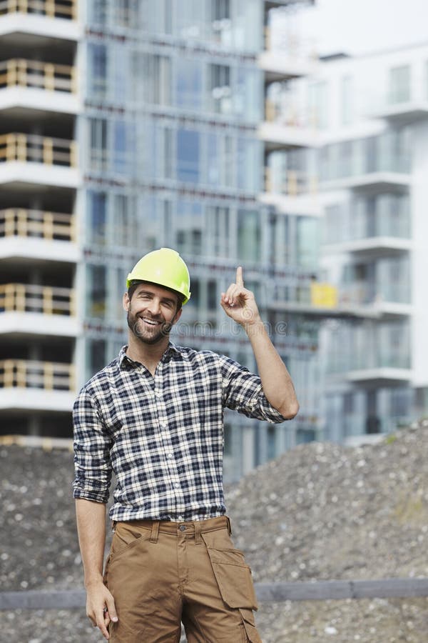 Trabajador de construcción con una idea imagen de archivo libre de regalías Trabajador de construcción con una idea imagen de archivo libre de regalías