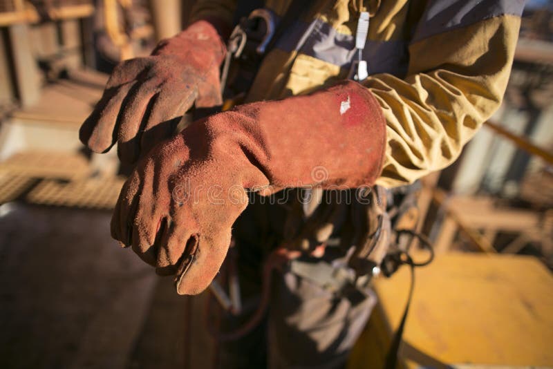 Roofer Que Trabaja Trabajo Protección Guantes Desgaste Uso Construcción  Construcción: fotografía de stock © billiondigital #483066518