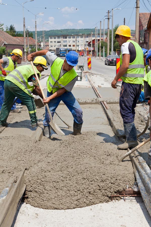 Trabajadores del cemento foto de archivo editorial. Imagen de cemento