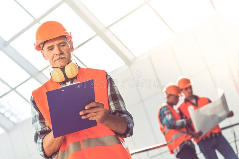Trabajadores del sector de la construcción imagenes de archivo Trabajadores del sector de la construcción imagenes de archivo