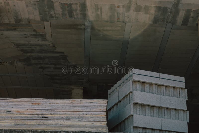Trabajo en la construcción completa Edificio en proceso del crecimiento El espacio permitió para la construcción imagenes de archivo Trabajo en la construcción completa Edificio en proceso del crecimiento El espacio permitió para la construcción imagenes de archivo