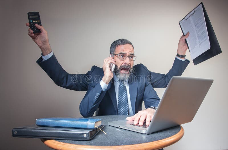 Trabajos múltiple ejercidos presión sobre del hombre de negocios, concepto del negocio y forma de vida urbana imagen de archivo libre de regalías Trabajos múltiple ejercidos presión sobre del hombre de negocios, concepto del negocio y forma de vida urbana imagen de archivo libre de regalías
