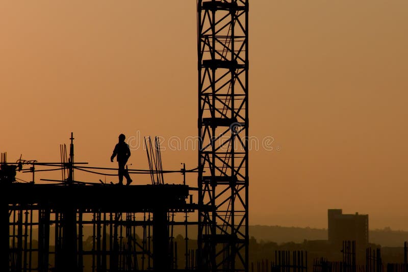 Trabalhador elevado da ascensão imagens de stock Trabalhador elevado da ascensão imagens de stock
