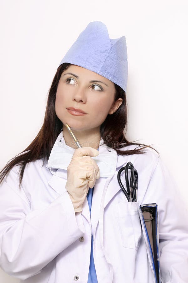 Trabalhador médico que olha lateralmente foto de stock Trabalhador médico que olha lateralmente foto de stock