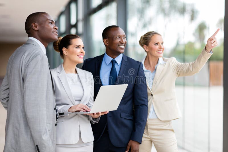 trabalhadores incorporados que discutem o trabalho foto de stock trabalhadores incorporados que discutem o trabalho foto de stock