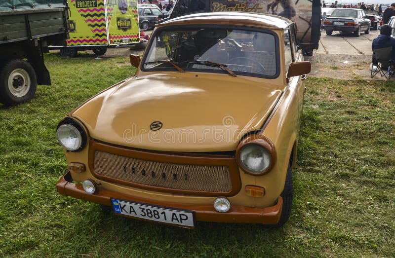 Trabant è una serie di autovetture di piccole dimensioni prodotte dal 1957 al 1991 dall'ex Germania orientale. fotografia stock
