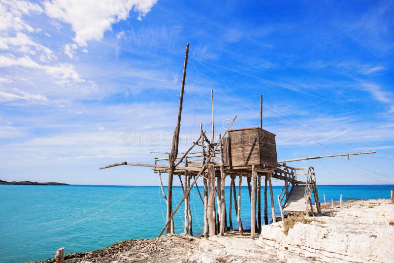 Trabucco in het Nationale Park van Gargano, Vieste, Puglia stock foto Trabucco in het Nationale Park van Gargano, Vieste, Puglia stock foto
