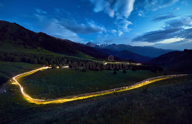 Traccia leggera nella montagna immagine stock libera da diritti Traccia leggera nella montagna immagine stock libera da diritti