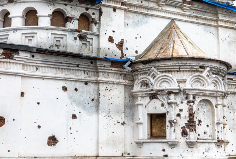 Traces of bullets and shell fragments on the walls of the templ stock photography