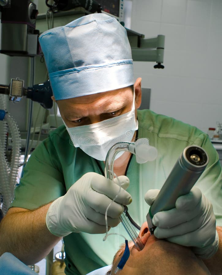tracheal intubation arkivfoton tracheal intubation arkivfoton