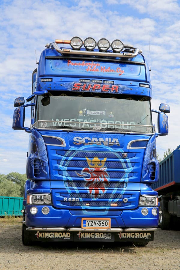 Tracteur bleu de camion de Scania R620 V8 images libres de droits Tracteur bleu de camion de Scania R620 V8 images libres de droits