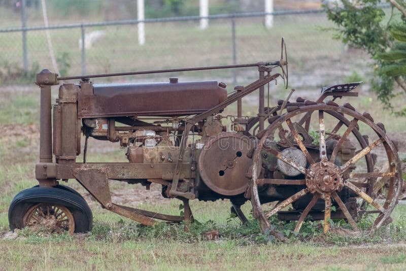 Tracteur de ferme photo stock Tracteur de ferme photo stock
