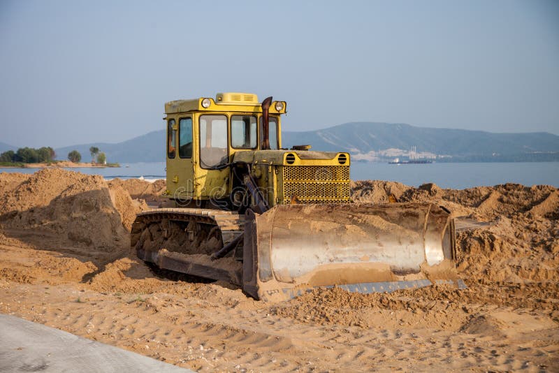 Tractor on the Beach Flattens Stock Image Image of power, labor