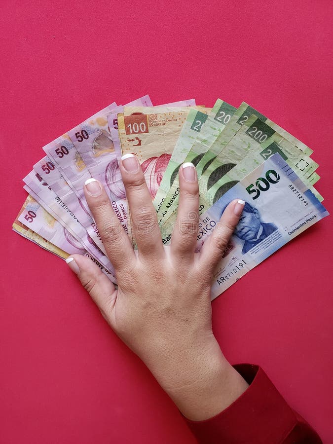 hand of a businesswoman holding mexican banknotes royalty free stock photography hand of a businesswoman holding mexican banknotes royalty free stock photography