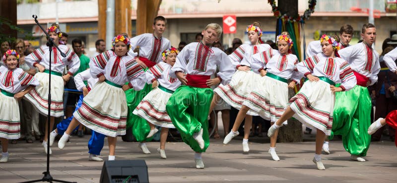 Traditional Dance at the Day of Ukrainian Culture in Barcelona ...