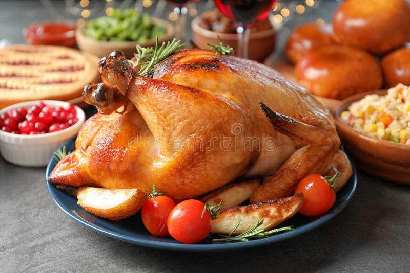 https://thumbs.dreamstime.com/b/traditional-festive-dinner-delicious-roasted-turkey-served-table-149090892.jpg