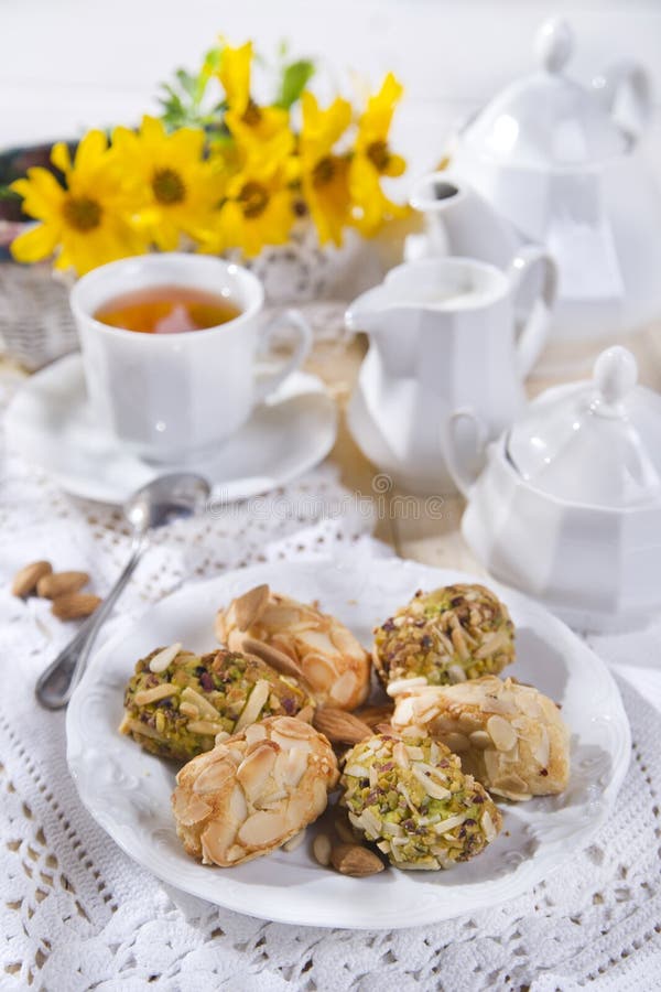 ITALIAN PASTRY COOKBOOK: Indulge In Dolce Vita: A Scrumptious Journey Through The Art Of Making Traditional Italian Pastries: 9798853830004: Gallo, Marino