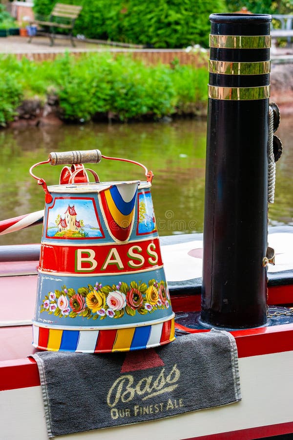 A traditional narrow boat water jug with art painting on top of a barge stock photography A traditional narrow boat water jug with art painting on top of a barge stock photography