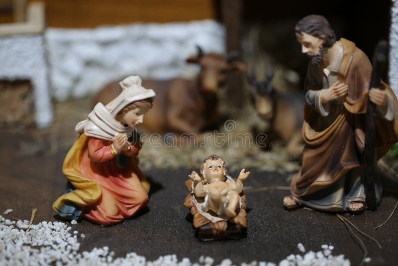 Tradičné betlehemom s Svätej Rodiny a malé dieťa Ježiš.