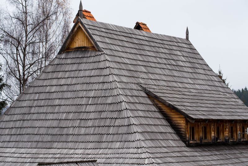 Traditional pine wood shingle roofing on a log house, the shingles are hand made. Rustic wooden log house stock images, royalty-free photos and pictures