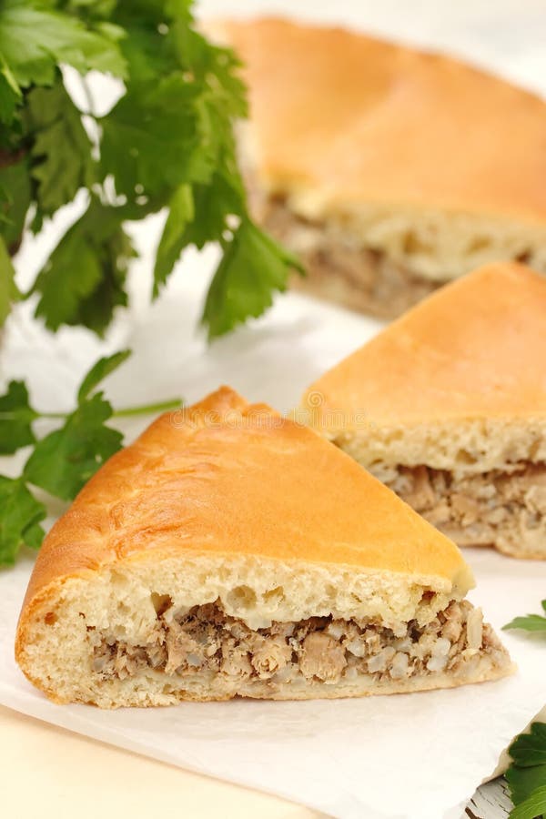 Kurnik, Russian Meat Pie. a Traditional Dish of Dough Lies in a Black Pan  on the Table Stock Photo - Image of cooking, bakery: 140166536