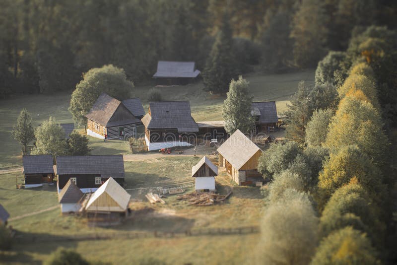 Tradiční slovenská dřevěná vesnice