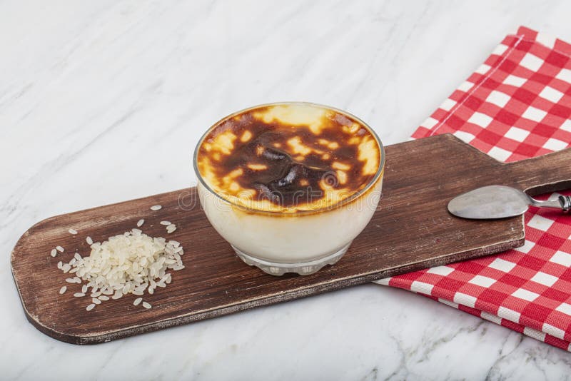 traditional-turkish-oven-rice-pudding-in-a-glass-bowl-marble