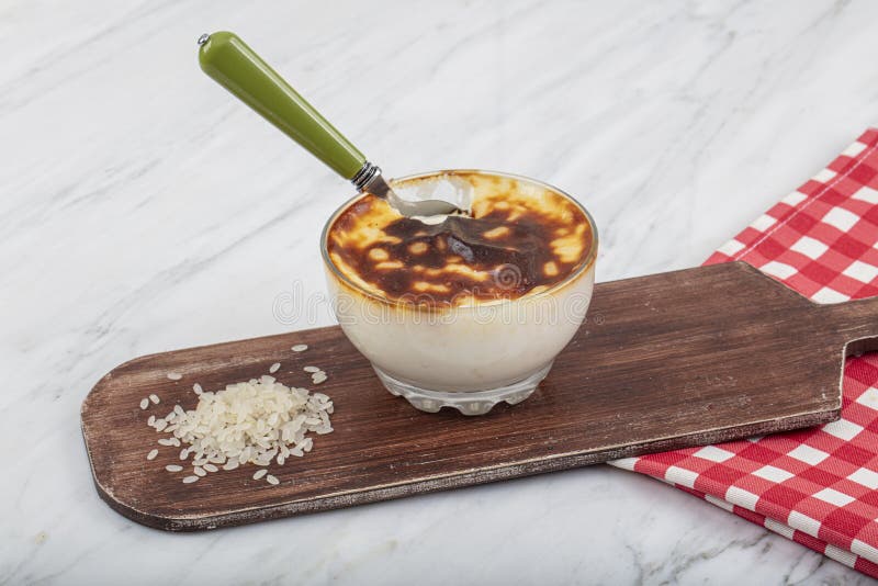 traditional-turkish-oven-rice-pudding-in-a-glass-bowl-marble